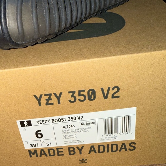 Yeezy Boost 350 V2 'Carbon Beluga' - Picture 4 of 6